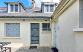 Amazing Apartment In Saint-Lunaire